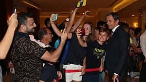 Fenerbahçe çiçeklerle karşılandı