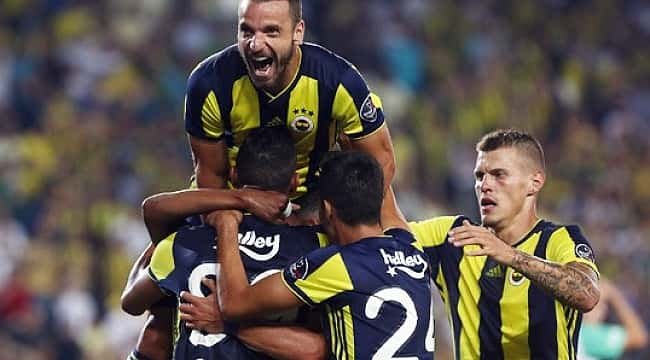 Fenerbahçe taraftarını 3 puanla selamladı