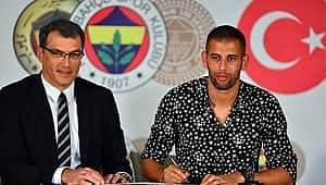 Slimani resmi imzayı attı