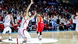 12 Dev Adam galibiyetle başladı