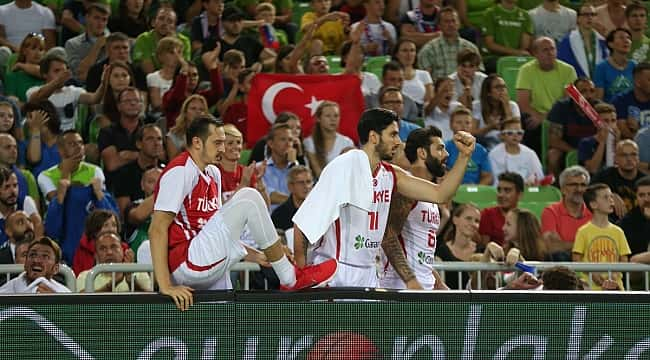 12 Dev Adam Slovenya'dan galibiyetle dönüyor: 86-77