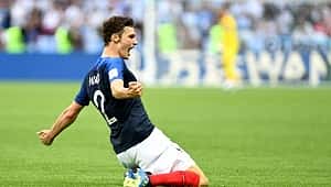 3 dünya devinin Pavard yarışı