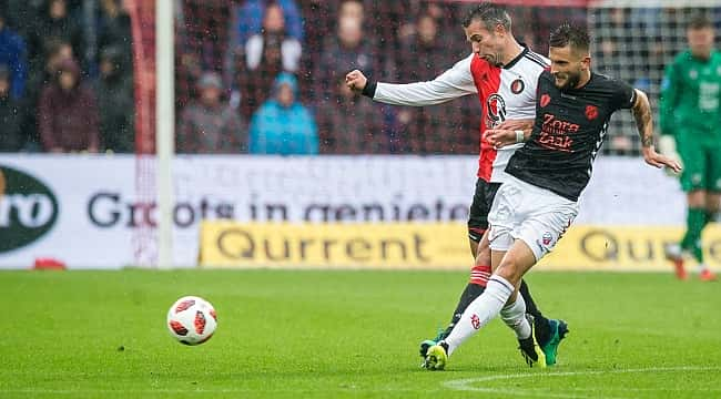 87'de Van Persie attı, Advocaat yıkıldı