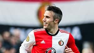 Olaylı maçta Feyenoord'u yine van Persie taşıdı