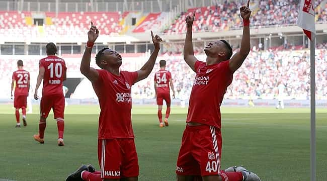 Robinho sezonu açtı, Sivas Bursa'yı geçti: 2-0