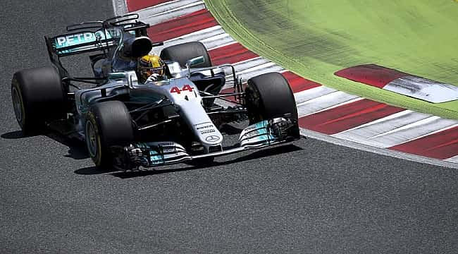 Singapur'da kazanan Hamilton