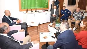 Tolunay Kafkas, Fenerbahçeli yöneticilerle bir araya geldi