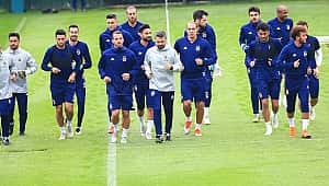 Fenerbahçe idmanında dikkat çeken isim. Herkes gitti o kaldı