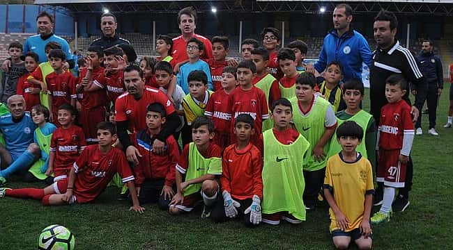 Futbolun efsaneleri gençlerle buluştu