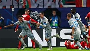 Schalke 88'de 3 puanı aldı