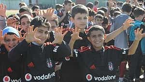 Beşiktaş'tan Cizreli 10 bin çocuğa forma