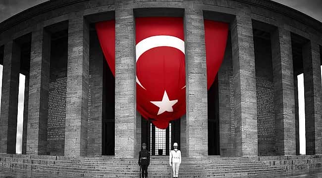 Büyük Önder Atatürk'ü saygı, rahmet ve minnetle anıyoruz