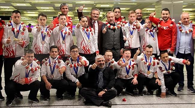 Down Sendromlu Futsal A Milli Takımı Türkiye'ye döndü