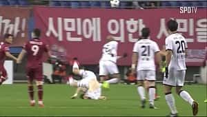 Genç futbolcunun boynu kırıldı