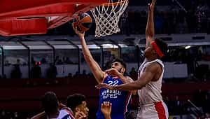 Anadolu Efes yine son çeyrekte yıkıldı