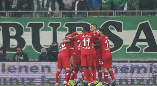 Antalya 3 puanı 2 golle aldı