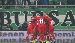 Antalya 3 puanı 2 golle aldı