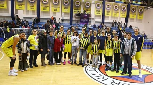 Fenerbahçe Mersin BŞB'yi farklı geçti