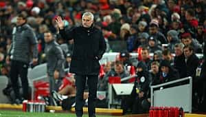 Manchester Mourinho'yu kovdu