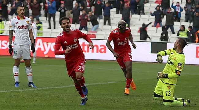 Sivasspor Göztepe'yi iki golle geçti