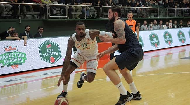 Banvit, Fenerbahçe Beko'yu devirdi