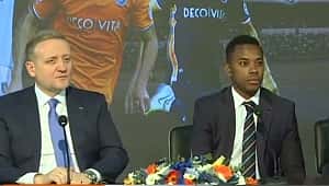 Robinho resmi imzayı attı