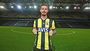 Serdar Aziz Fenerbahçe'ye imzayı attı