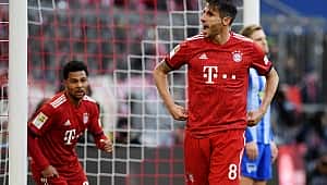 Bayern Münih yarışı bırakmıyor