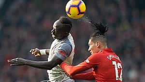 Manchester United'tan Liverpool'a çelme