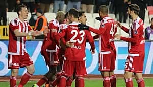 Sivasspor, Akhisarspor'u 2 golle geçti