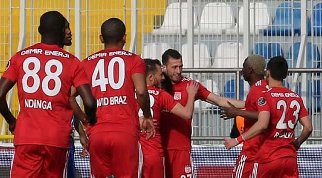 Sivasspor Kasımpaşa'yı 3 golle geçti