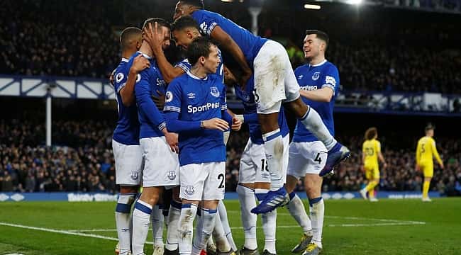 Everton Chelsea'yi 2 golle yıktı