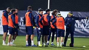 Fenerbahçe Eskişehirspor'la oynuyor