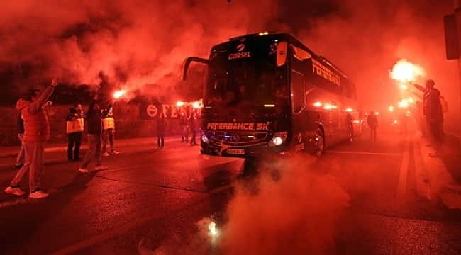 Fenerbahçe'ye meşaleli destek