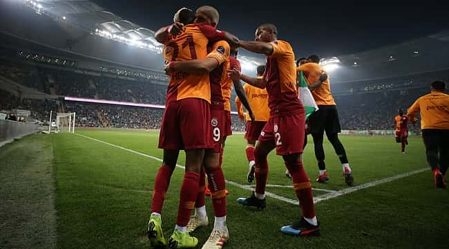 Galatasaray yarışı bırakmıyor