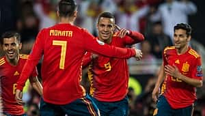 İspanya ve İtalya galibiyetle başladı