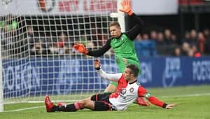 Van Persie coştu, Feyenoord farka gitti