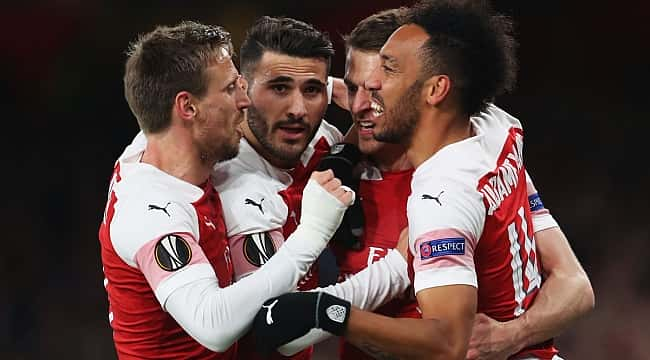 Arsenal yarı finale yaklaştı