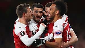 Arsenal yarı finale yaklaştı