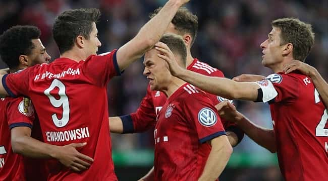 Bayern 10 kişiyle tur atladı