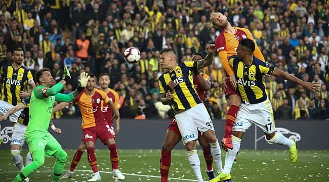 Galatasaray 10 kişi kalan Fenerbahçe'yi de yenemedi