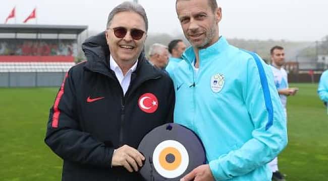 UEFA Başkanı Ceferin'den Hüsnü Güreli'ye ziyaret