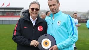 UEFA Başkanı Ceferin'den Hüsnü Güreli'ye ziyaret