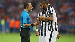 Cüneyt Çakır Liverpool-Barcelona maçında