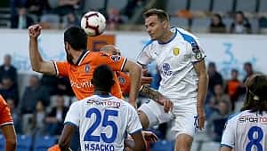 M.Başakşehir yarışı bırakmıyor