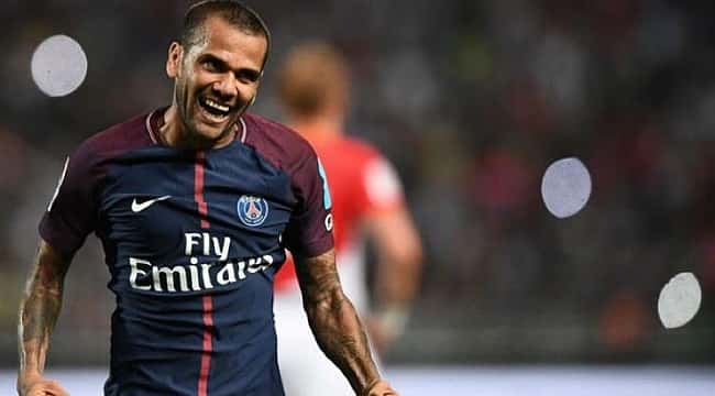 Dani Alves Paris SG'ye veda etti