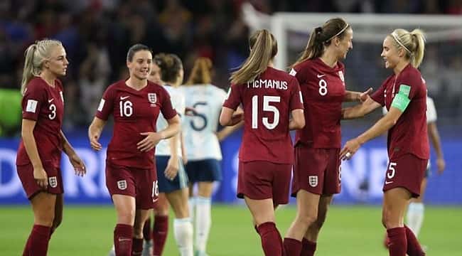 Kadınlar Dünya Kupası'nda İngiltere ve Japonya galip