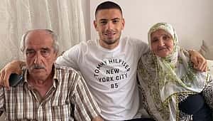 Merih Demiral ailesine ziyarete gitti