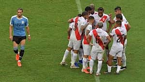 Peru Uruguay'ı eledi, Şili'nin rakibi oldu