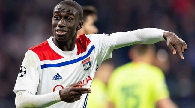 Real Madrid Mendy'yi renklerine bağladı